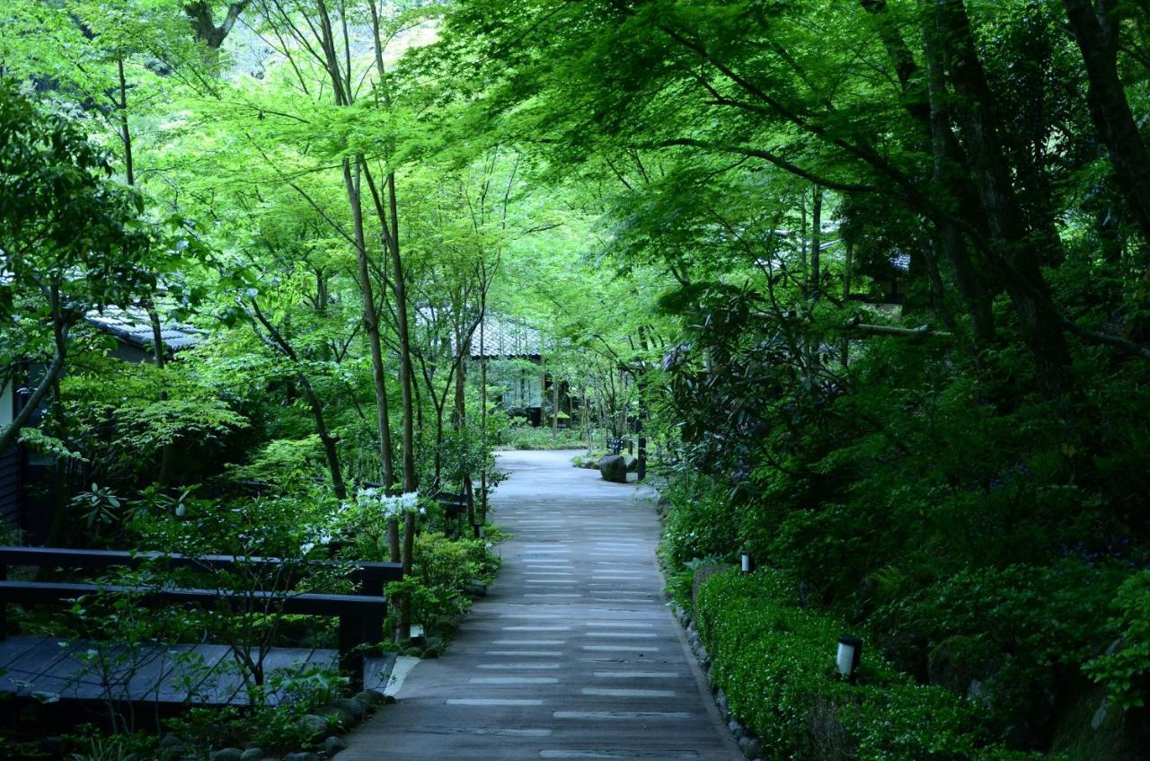 Kurokawa Onsen Oku No Yu Hotel Minamioguni Exterior foto