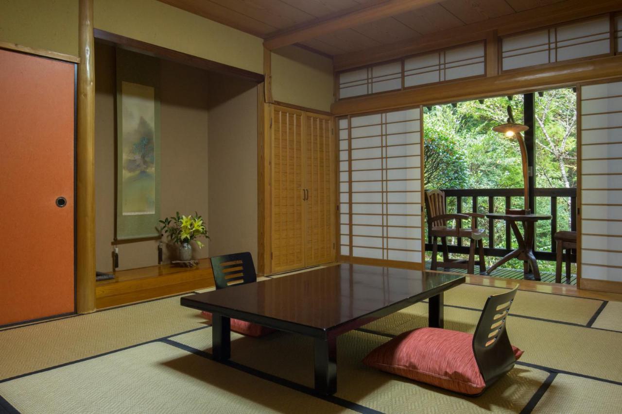 Kurokawa Onsen Oku No Yu Hotel Minamioguni Exterior foto